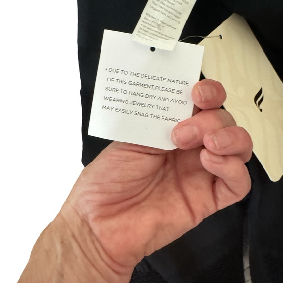 NWT Fabletics Leggings - Picture 4 of 6